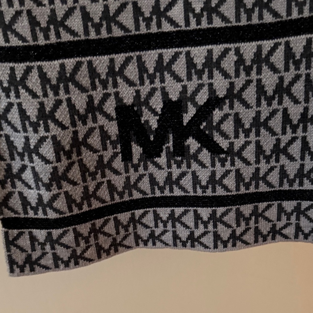 Stylish Gray MK Patterned Scarf - image 2